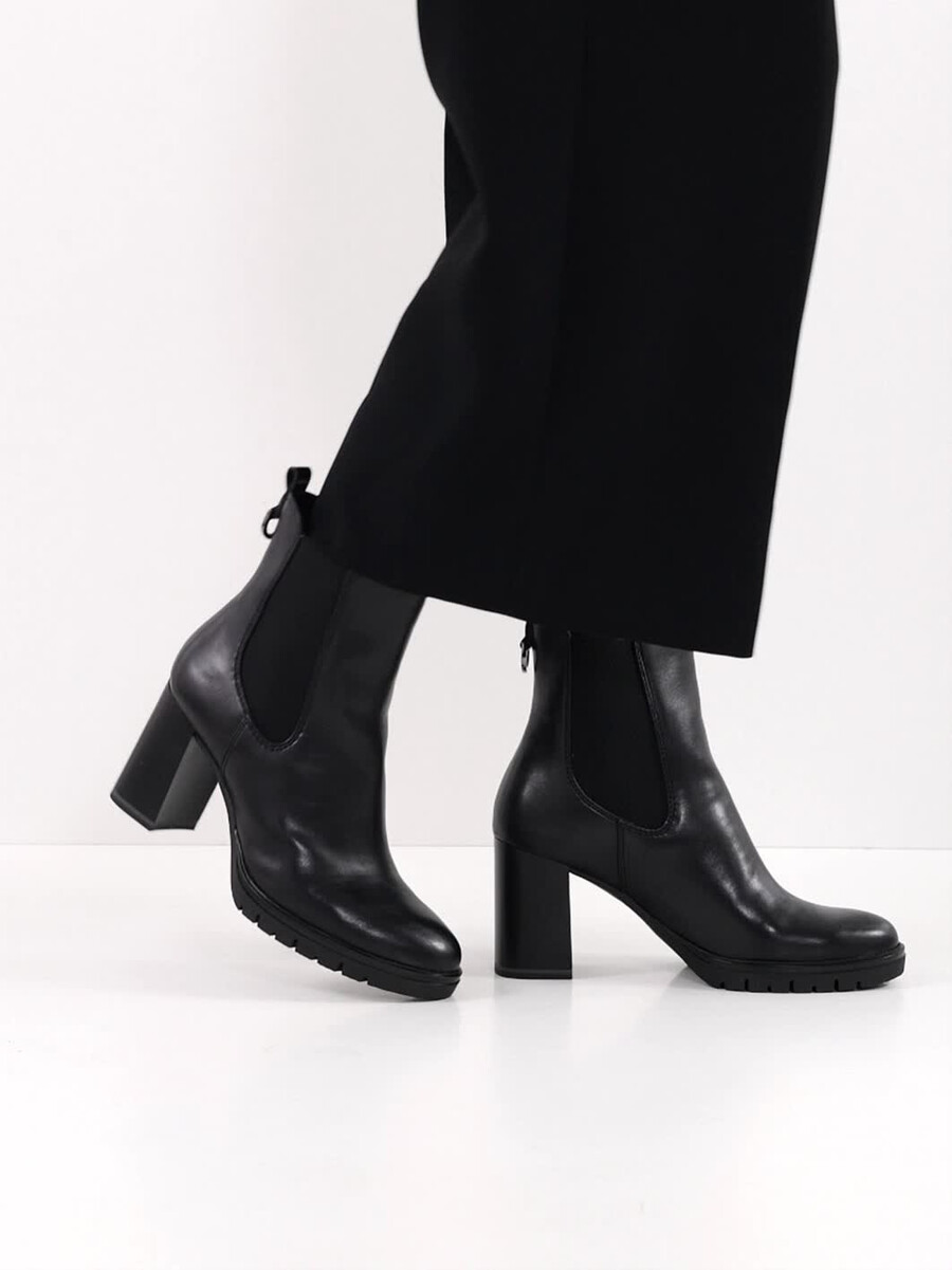 chelsea boot - nero 1-25351-41-001 compra tamaris stivaletti online
