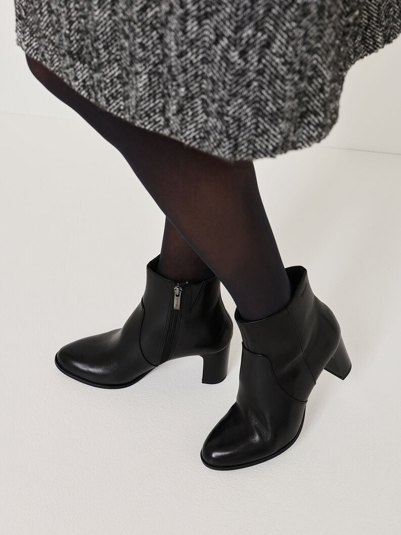 bootie in pelle - nero 1-25956-41-001 compra tamaris stivaletti online