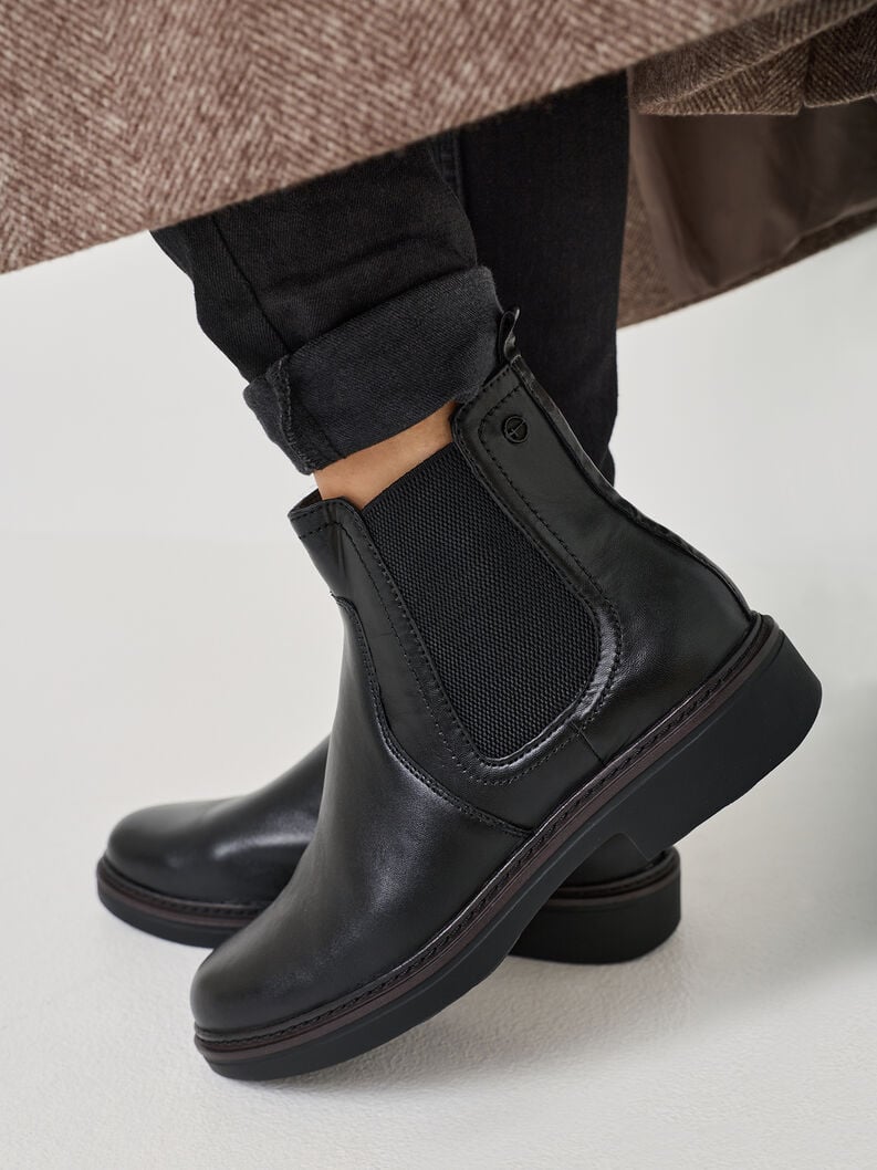 chelsea boot - nero 8-85307-43-001 compra tamaris ampia stivaletti online