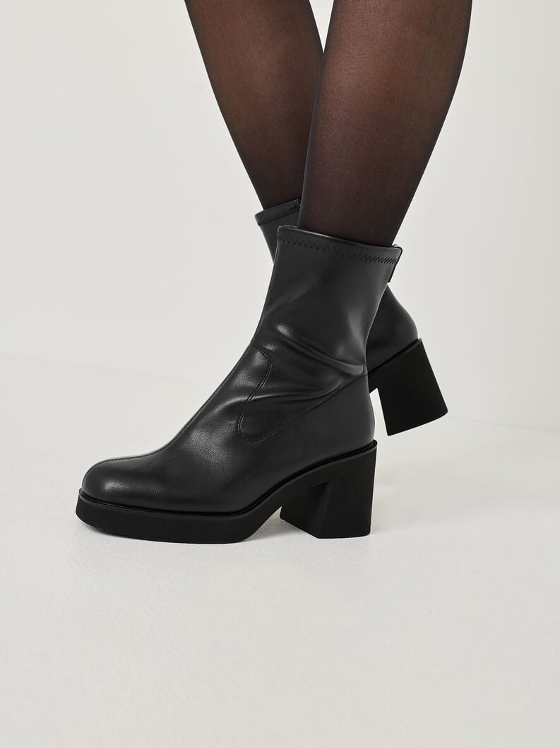 bootie nero 1-25313-45-001 compra tamaris stivaletti online