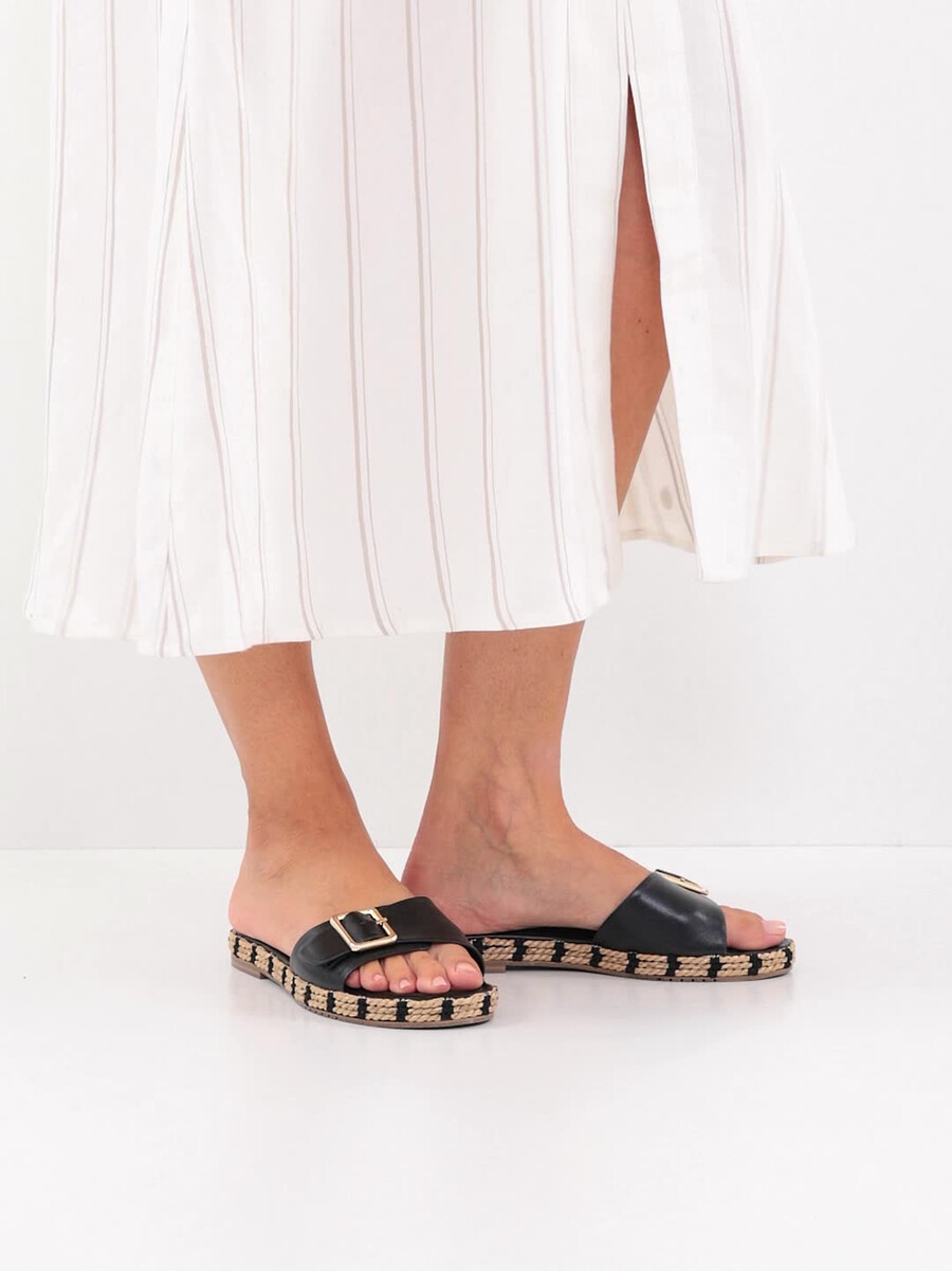 in pelle di mulo nero 1-27117-42-001 compra tamaris muli online