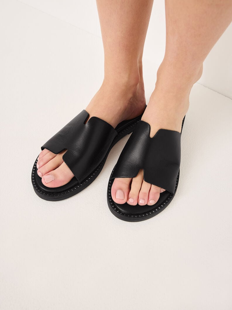 in pelle di mulo nero 1-27135-42-001 compra tamaris muli online
