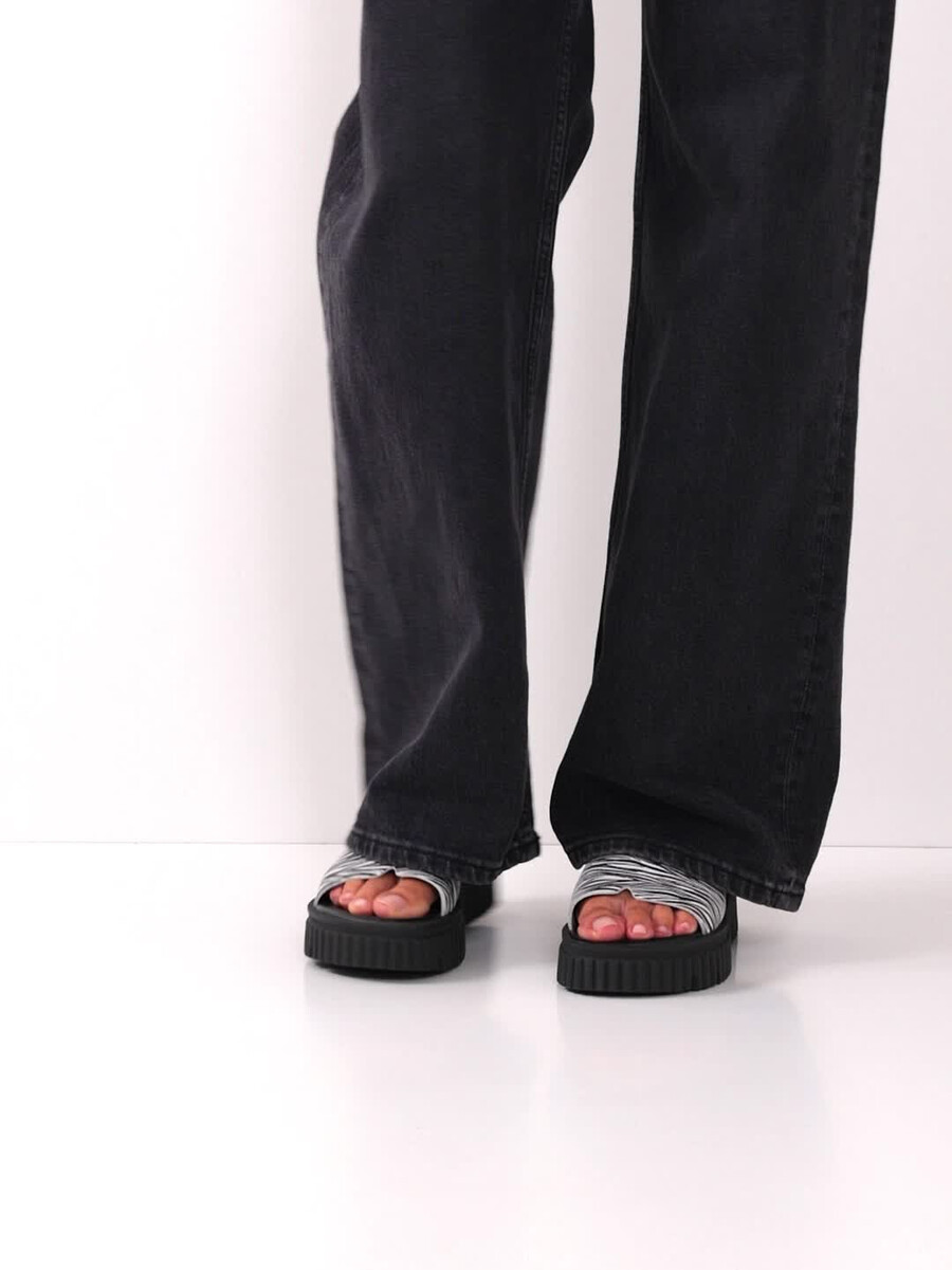 in pelle di mulo nero 1-27216-44-969 compra tamaris muli online