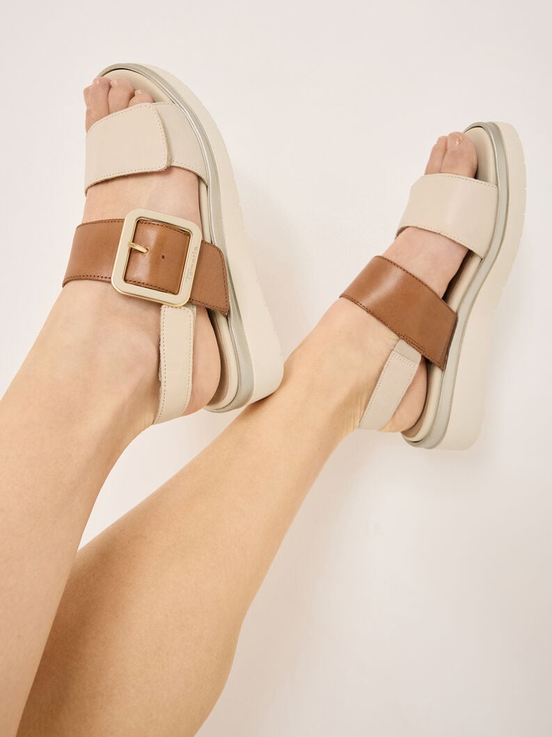in pelle con tacco sandalo beige 8-88706-42-414 compra tamaris sandali online