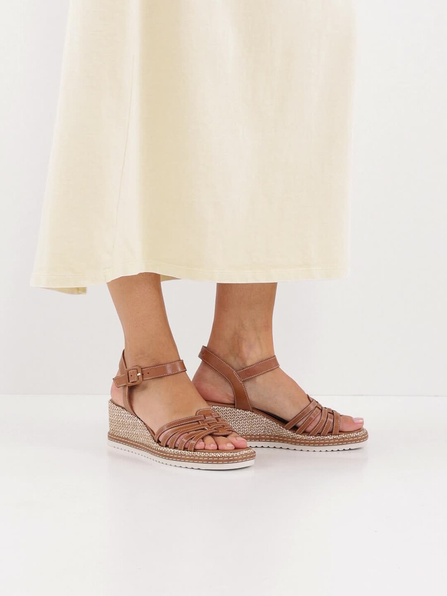 in pelle con tacco sandalo marrone 1-28332-44-305 compra tamaris sandali online